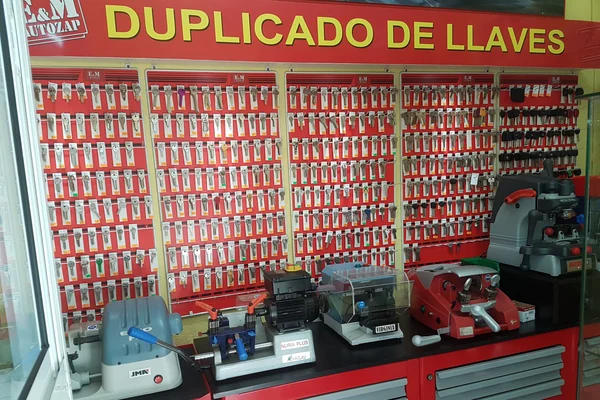 Pared de duplicado de llaves de E&M Autozap en Vecindario