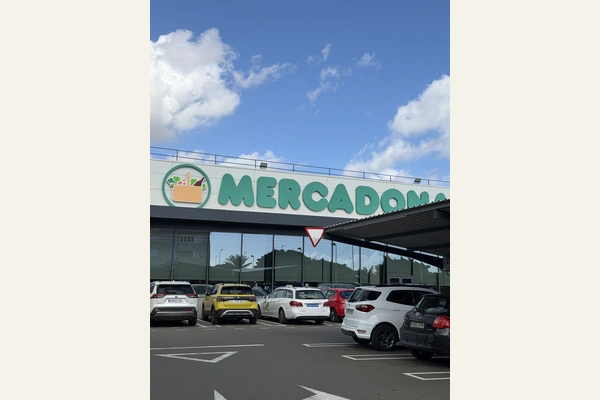 Fachada de Mercadona, Calle Isla de La Graciosa, 20, 35110 Vecindario