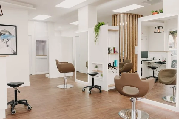 Interior de Toke’s Peluqueros & Style en Vecindario