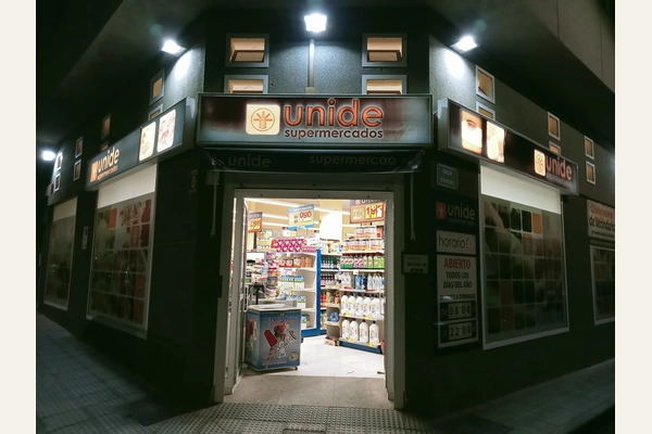 Fachada de Unide Supermercados Calle Gomera, Calle Gomera, 50, esquina Dos de Mayo, 35110 Vecindario